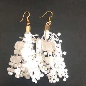 Laced embroidered earrings